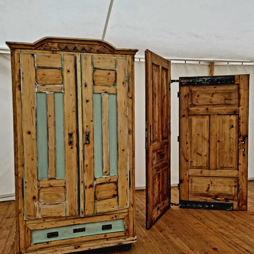 Odnowienie Starej Szafy – Drugie Życie dla Klasyki