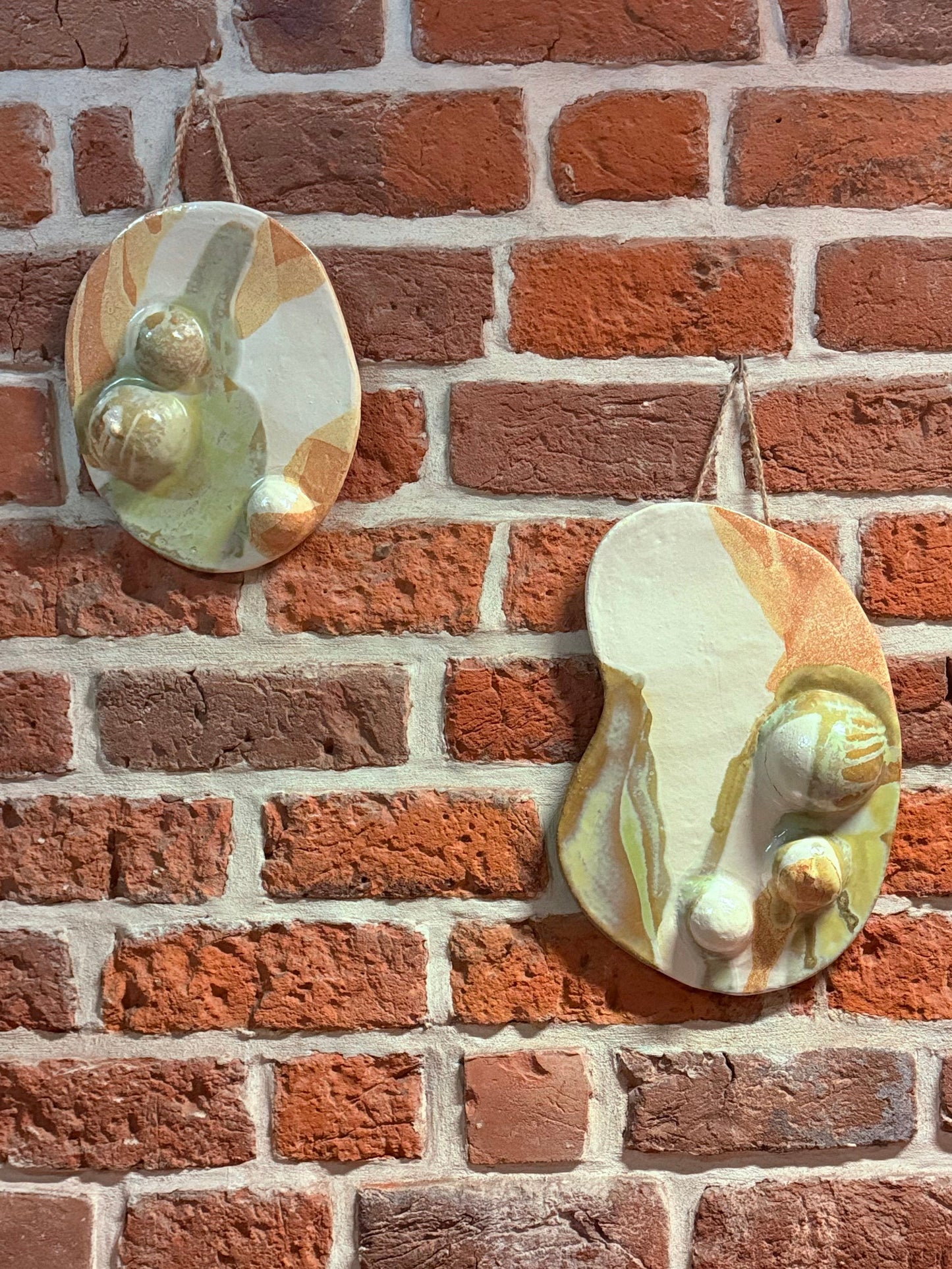 Patery wiszące płaskie z piersiami