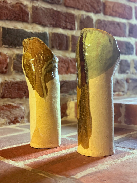 Wazony podłużne kremowe polane kolorowym szkliwem, brązowym i zielonym